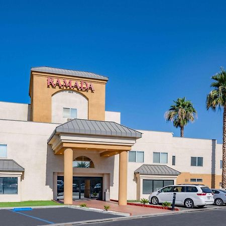 Ramada By Wyndham Bakersfield Hotel Exterior foto