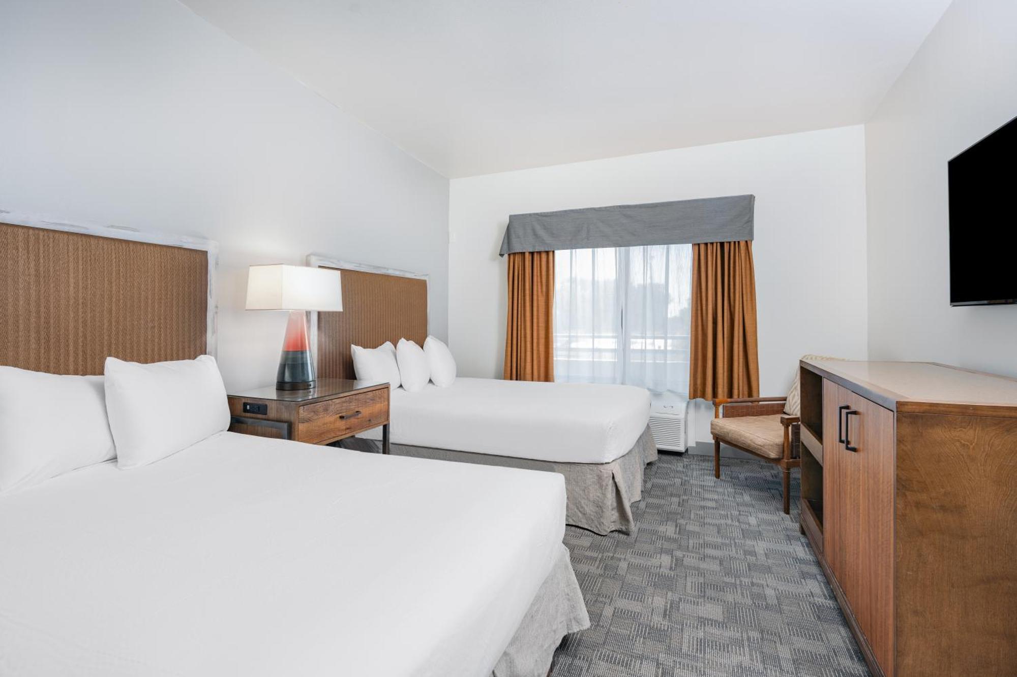 Ramada By Wyndham Bakersfield Hotel Exterior foto